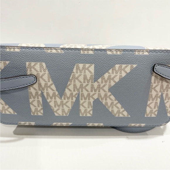 NWT $298 MICHAEL KORS CINDY LARGE GRAPHIC LOGO BACKPACK PALE BLUE MULTI - Picture 4 of 10